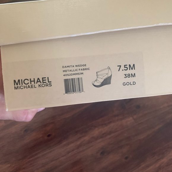 Micheal Kors Gold Wedge - Picture 3 of 3